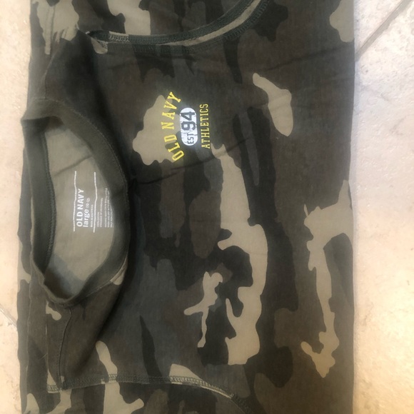 Tank top Old Navy camo size Medium - Picture 2 of 3